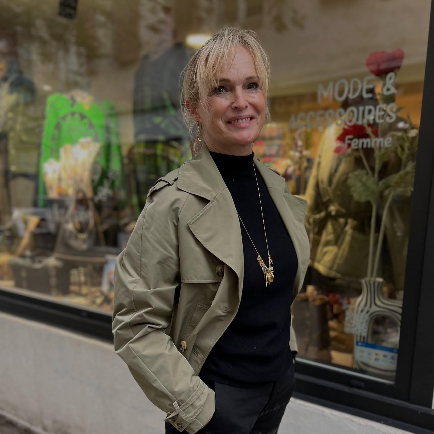 Sélection prêt-à-porter en lumière naturelle